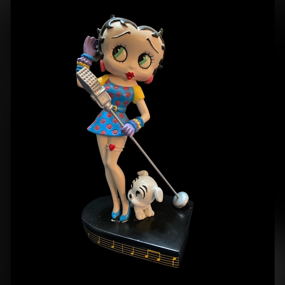 Imperfect Betty Boop-Betty sings th blues Danbury Mint. Please read description